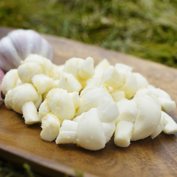 Sýrové uzlíky 230g česnekové - tradiční slovenský sýr Sýrové uzlíky 230g česnekové - tradiční slovenský sýr